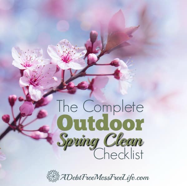 Make sure you are ready for Spring with this FREE Printable Outdoor Spring Cleaning Checklist!! 