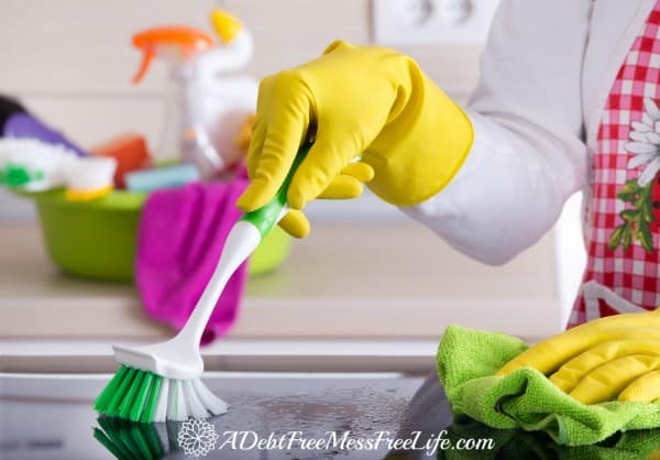 Do you freak when you hear the door bell ring? Worried what your guests will think of your house keeping skills? These BRILLIANT cleaning hacks will fool them all! Get your home together fast looking clean and fresh in less than 5 minutes!
